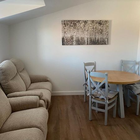 2 Bedroom Central Apartment Лік Екстер'єр фото