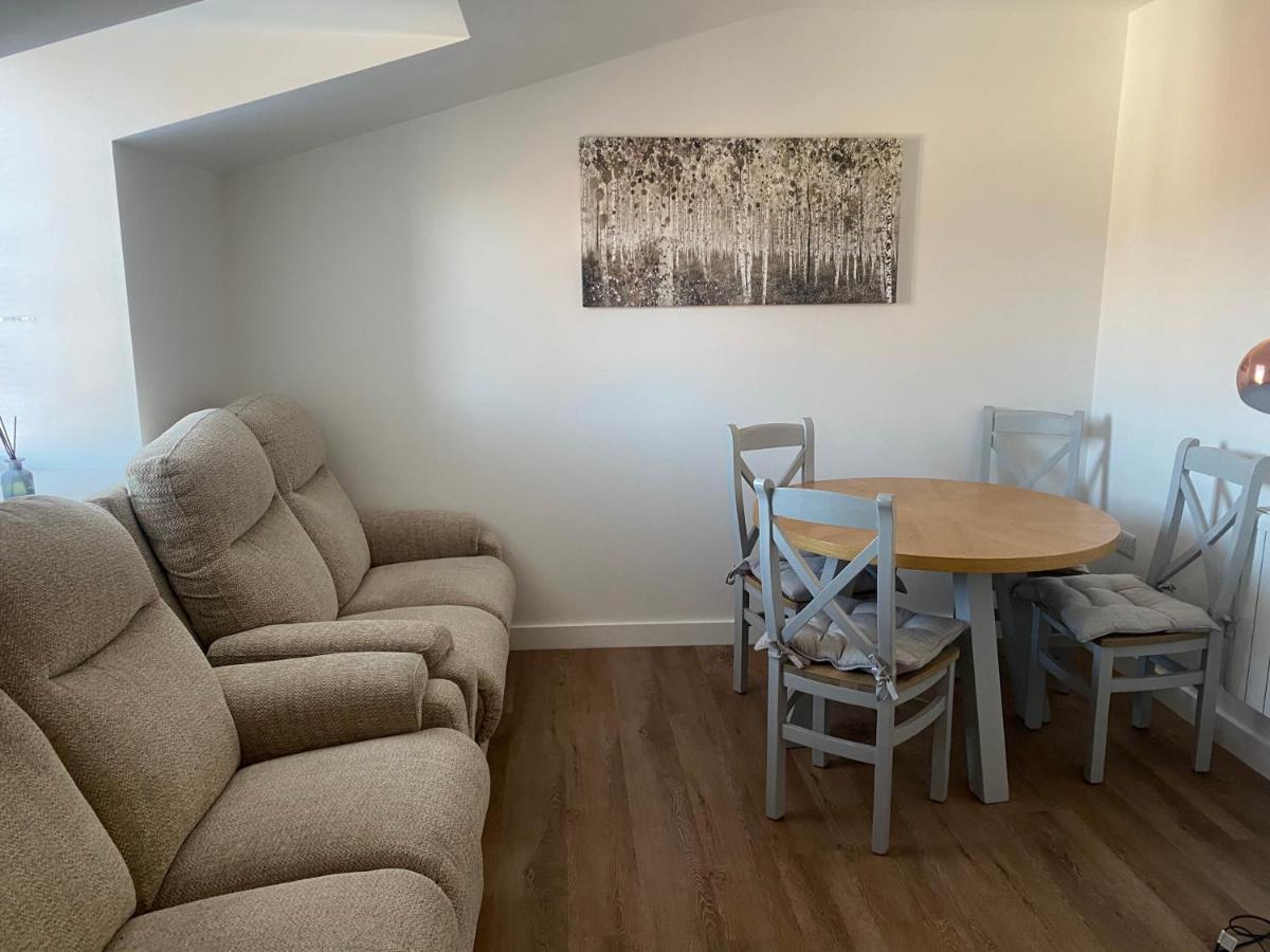 2 Bedroom Central Apartment Лік Екстер'єр фото