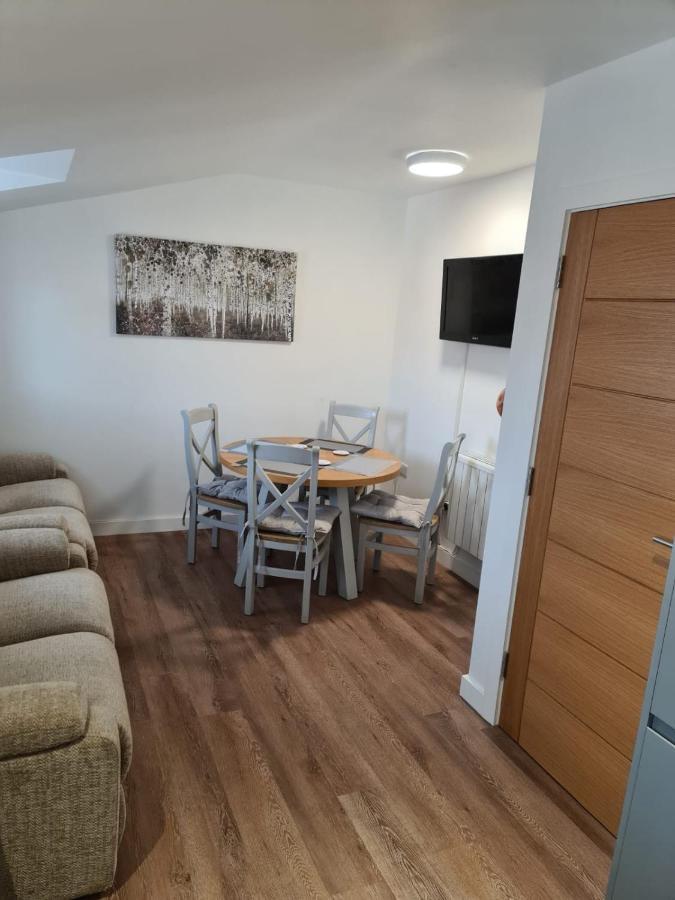 2 Bedroom Central Apartment Лік Екстер'єр фото